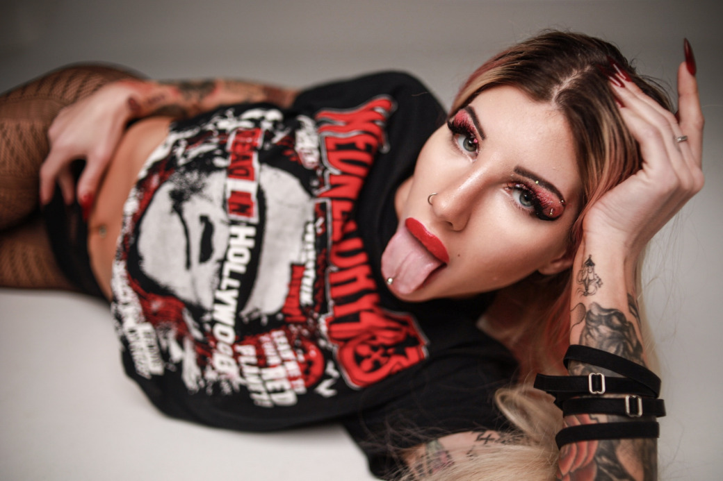 rapper performance studio mic